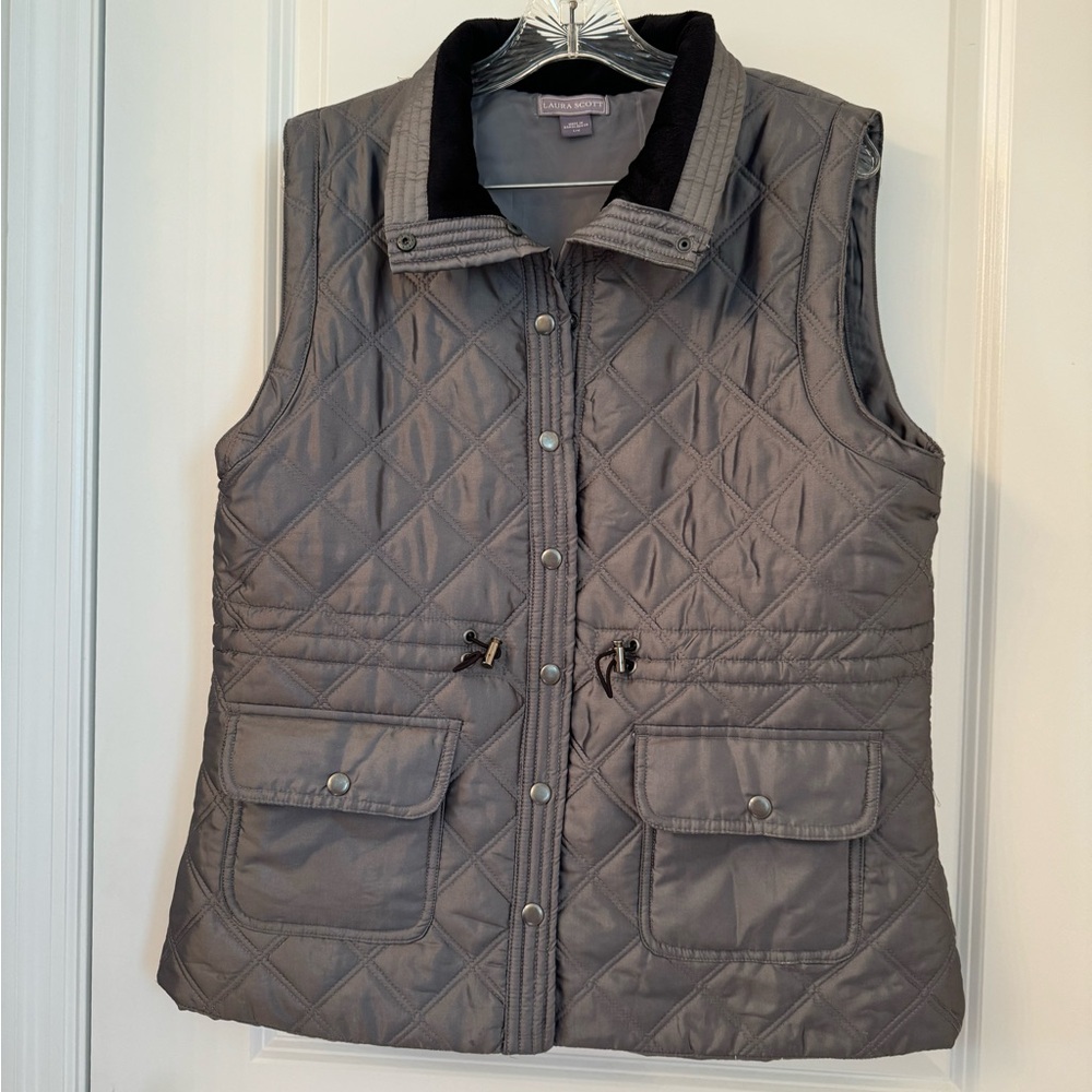 Laura Scott vest snap closure 2 snap pockets, pull cord waste, gray Large